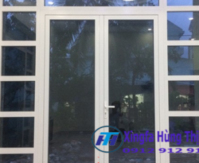 CỬA NHÔM XINGFA VÀ CỬA GỖ TRUYỀN THỐNG ?