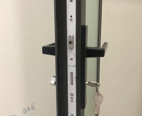 Chuyên Thay Ổ Khóa Hư - Kính Bể - Sửa Chữa Cửa Các Loại