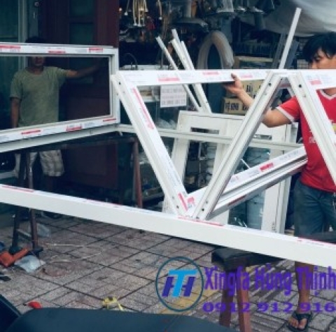 SO SÁNH CỬA NHÔM XINGFA VỚI CỬA SẮT LOẠI NÀO TỐT HƠN